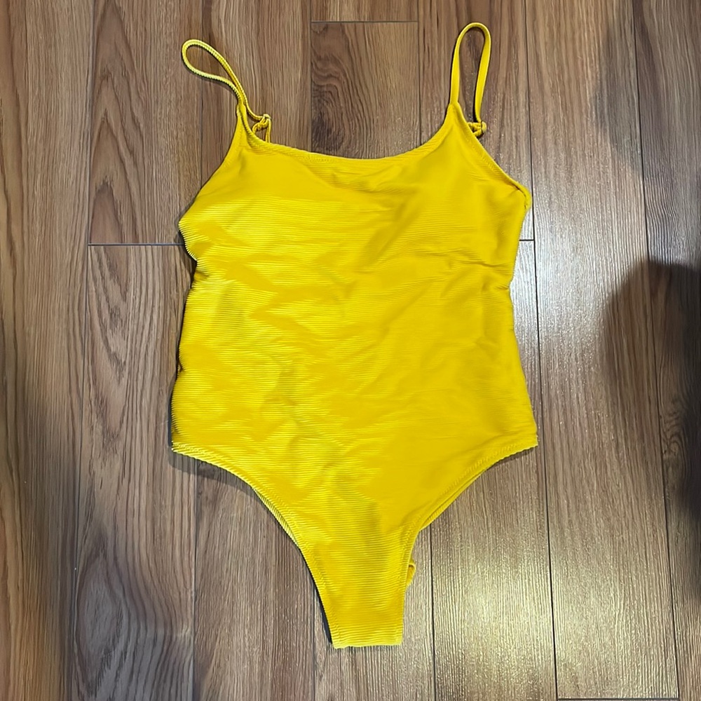 NWOT Old Navy Swimsuit